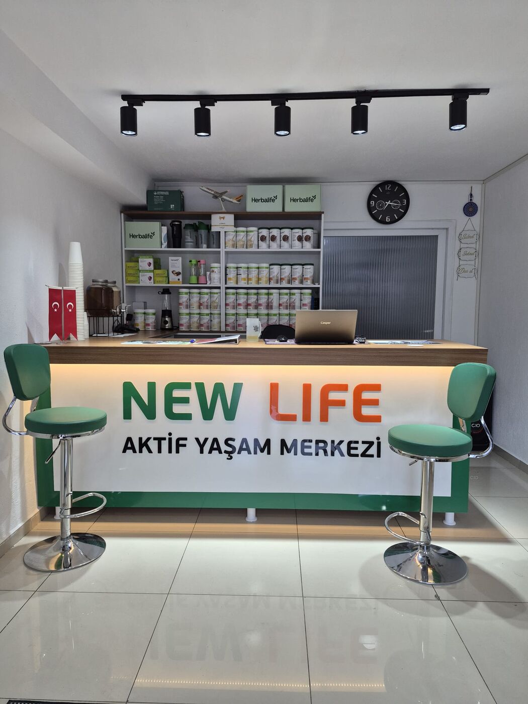 New Life kulübünün tezgâhı